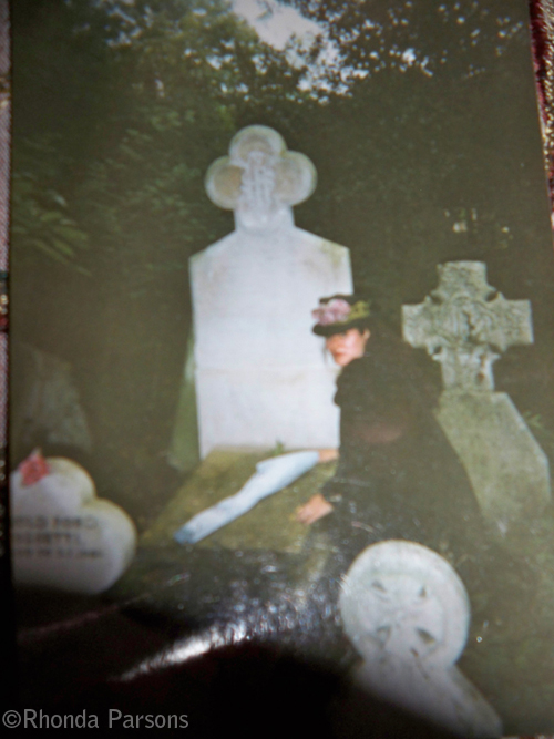 Rhonda Parsons at Elizabeth Siddal's grave.